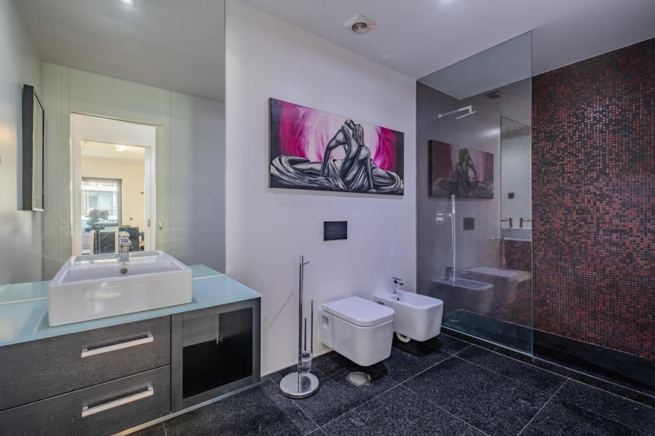 Funchal Casino View, Luxury Apartment, Big Balcony, Free Pool, Wifi And Parking Apartment *